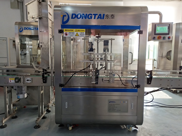 一瞬間，東泰全自動(dòng)食用油灌裝機(jī)給你一百萬(wàn)個(gè)可能